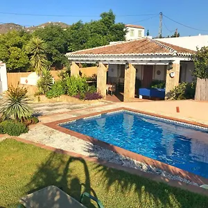 villa-las-mercedes.hotelsinnerja.org/